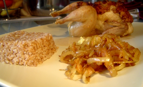 Caille en croûte de pain depice, oignon caramélisé au miel