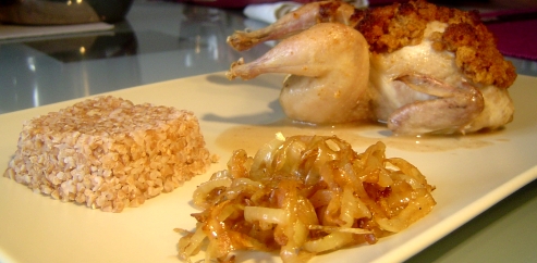 Caille en croûte de pain depice, oignon caramélisé au miel