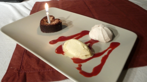 Repas anniversaire en duo : Coeur de chocolat, meringue et glace vanille
