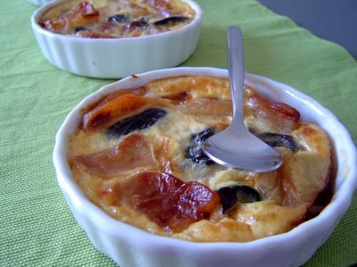 Flan aux pommes et aux pruneaux