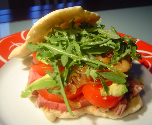 Pita garni au boeuf à la mexicaine Pita garni au boeuf à la mexicaine