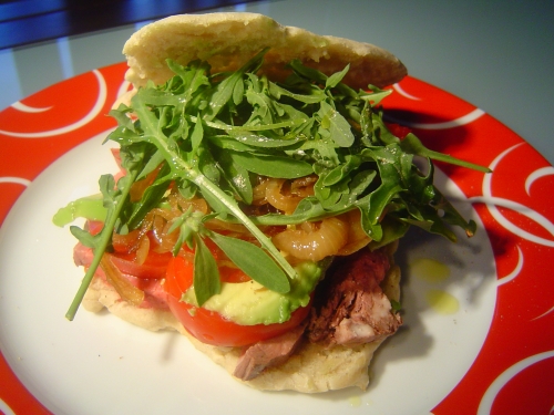 Pita garni au boeuf à la mexicaine Pita garni au boeuf à la mexicaine