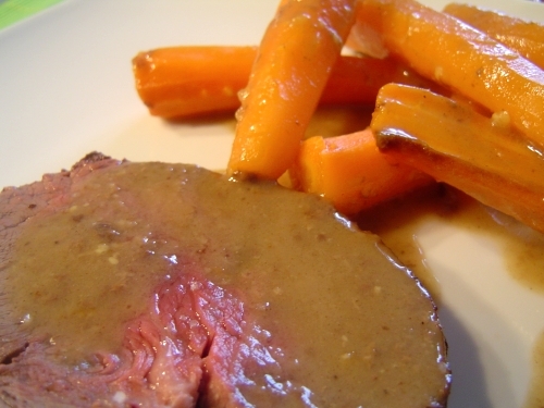 Filet de boeuf et carottes rôtis, sauce miel/moutarde