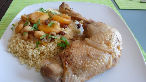 Tajine de poulet aux épices, abricot et raisins secs
