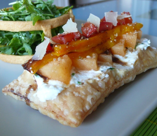 Tartine feuilletée, verrine de taboulé à lhoumous et roquette en cage : Trio dentrée estivale Tartine feuilletée, verrine de taboulé à lhoumous et roquette en cage : Trio dentrée estivale