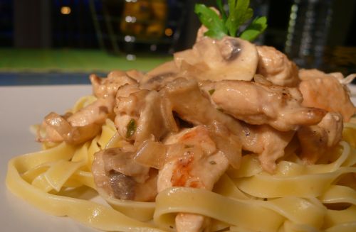 emince-poulet-champignon2 Emincé de poulet aux champignons et tagliatelles