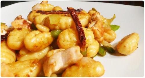 gnocchi-tandoori1 Gnocchi tandoori aux dés de poulet et tomates séchés…