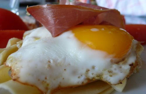 melimelo Assiette Méli Mélo : bouchées de poulet panées à lamande, tagliatelle de lasagne, jambon cru...