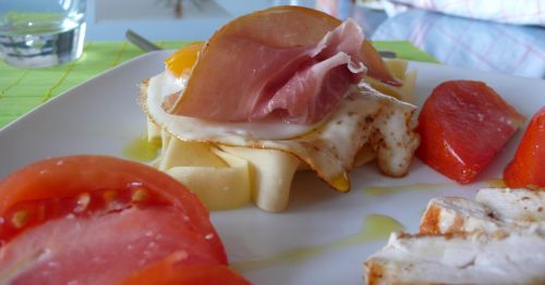 melimelo3 Assiette Méli Mélo : bouchées de poulet panées à lamande, tagliatelle de lasagne, jambon cru...