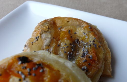 roule-mozza-poivron-pavot Roulés feuilletés à la mozza/poivron confit et pavot