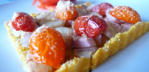 tarte-polenta-echalote Tarte polenta aux échalotes et petites tomates cerises aromatisées à la moutarde destragon