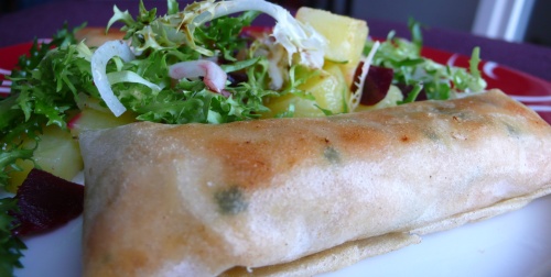 brick-salade Brick de saumon à la truite fumée et salade multicolore