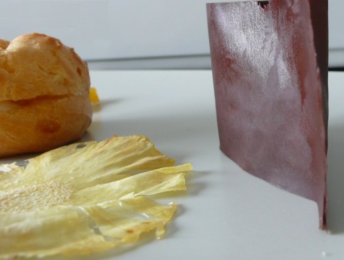 choux-coco-ananas3 Choux à la crème pâtissière à la noix de coco et ananas caramélisées, gouttes de chocolat aux fraises