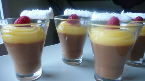 verrine-mousse-choco3 Verrines de mousse au chocolat et crème citronnée mouillettes meringuées noix de coco