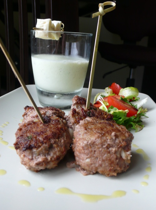 boulette-coriandre Boulettes à la coriandre - Lassi de concombre et son pique de brebis
