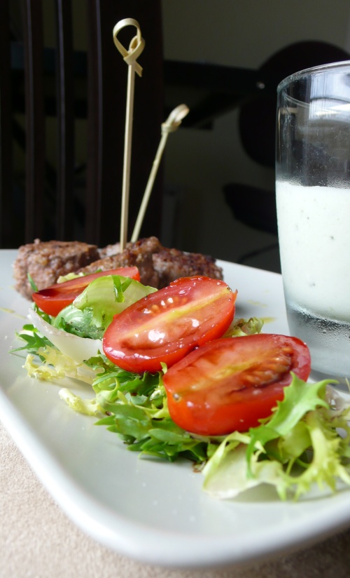 boulette-coriandre2 Boulettes à la coriandre - Lassi de concombre et son pique de brebis