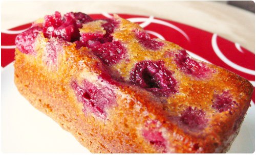 cake-renverse-framboise21 Petits cakes renversés à la framboise, parfumés au sirop de fraises