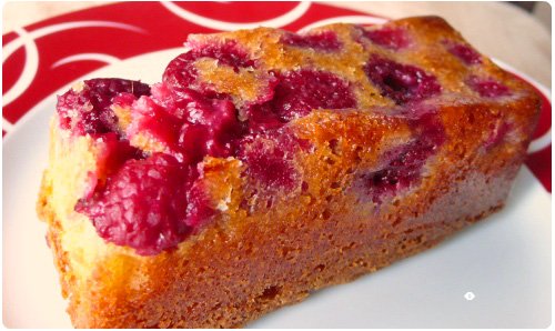 cake-renverse-framboise31 Petits cakes renversés à la framboise, parfumés au sirop de fraises