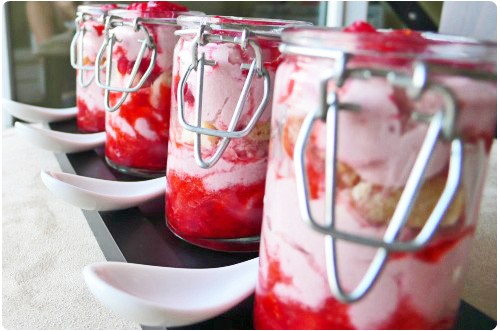 verrine-mousse-fraises4 Verrines au baba au rhum et fruits rouges