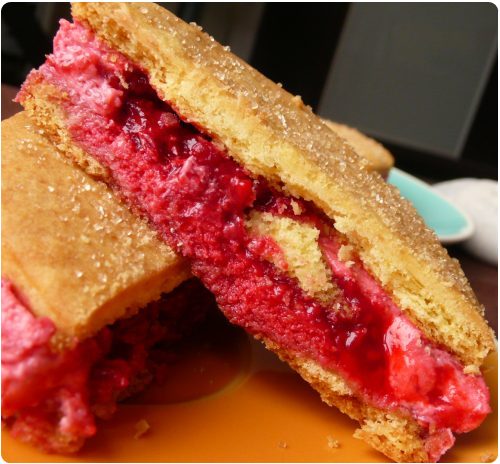 macaron-breton2 Macarons bretons, bavarois framboise et coeur coulant