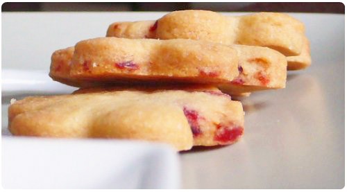 sable-fraise-sechee Petits sablés à la fraise séchée