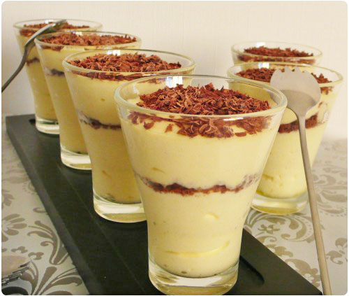 mousse-petit-suisse4 Mousses de petit suisse au chocolat blanc, éclats noirs