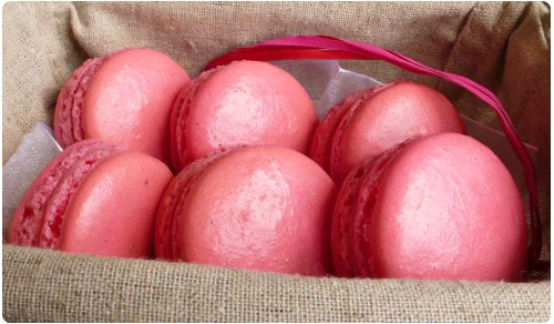 macaron-groseille3 Macarons (à la groseille) : Vidéo, FAQ, Explications, Ustensiles pour les réussir.