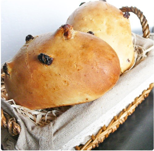 Briochettes aux raisins secs et cerneaux de noix