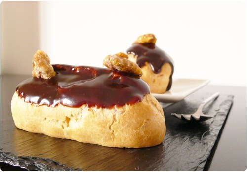 eclair-banane-chocolat3 Eclairs à la banane, glaçage chocolat et noix caramélisées