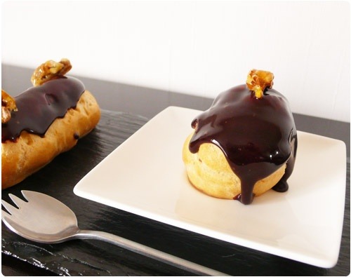 eclair-banane-chocolat4 Eclairs à la banane, glaçage chocolat et noix caramélisées