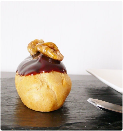 eclair-banane-chocolat5 Eclairs à la banane, glaçage chocolat et noix caramélisées